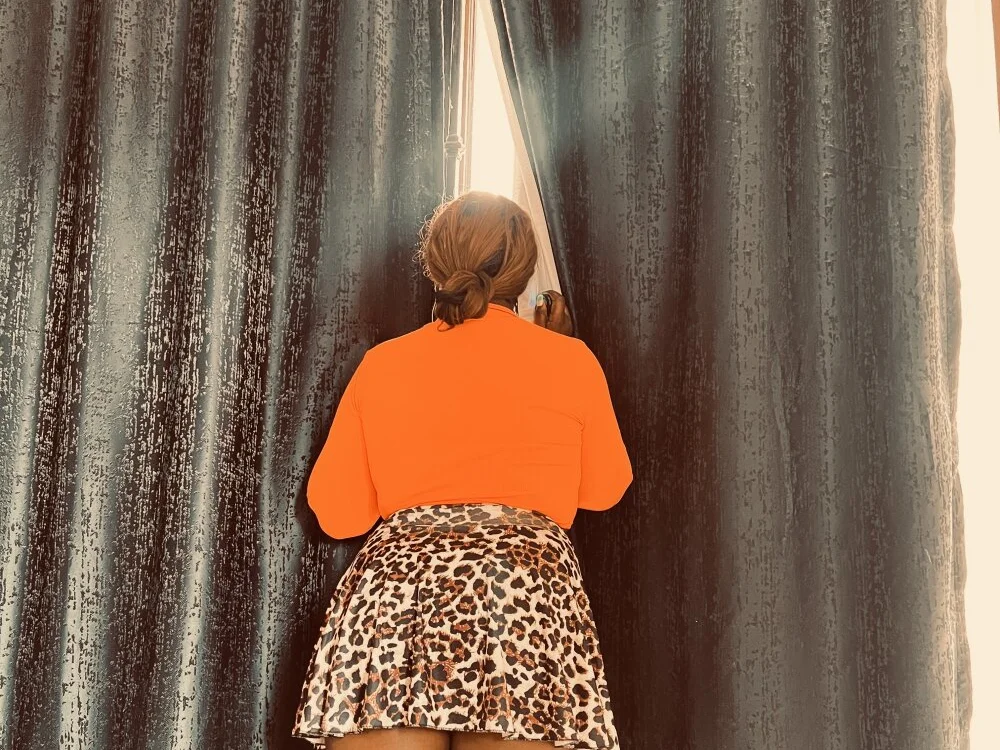 Bellah-Noir25 Adlı Modelin Çevrimdışı XXX Sohbeti