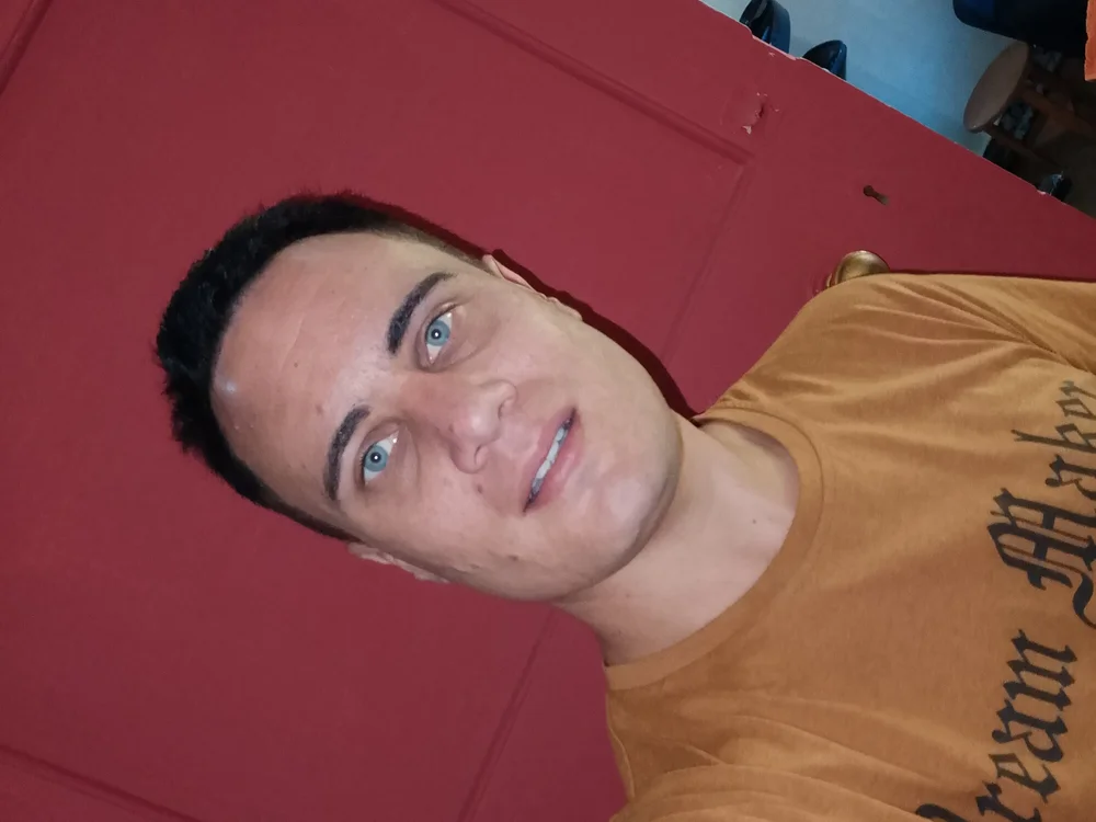 Alwyn23_ offline chatrum
