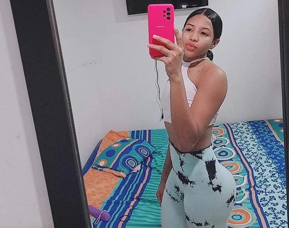SpicyLolaX_NightDrip's Offline XXX Chat