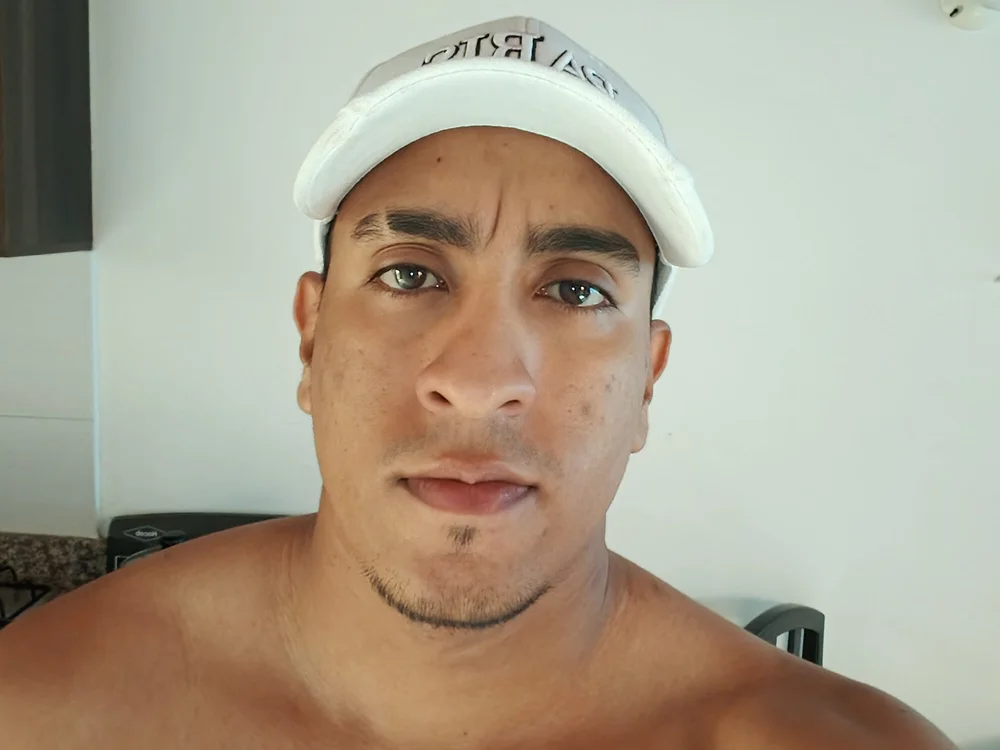 Andresreyes2000's Offline Chat Room