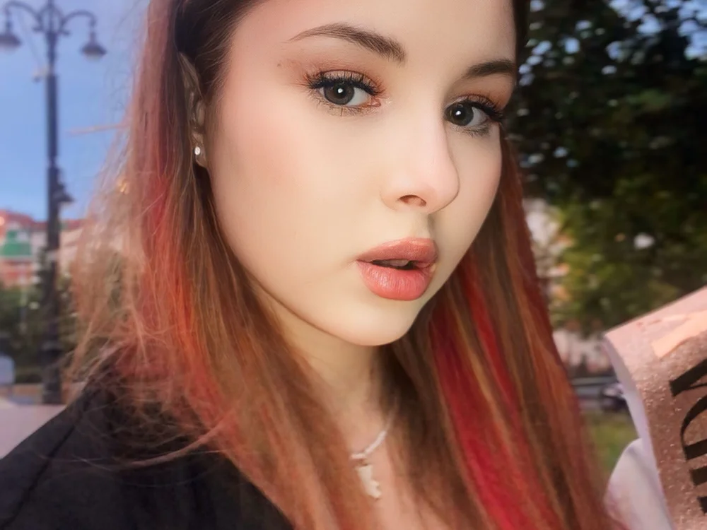 AfraEells' Offline Chat Room