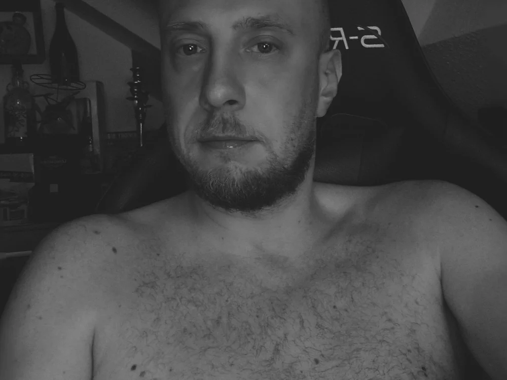 Ficker8419's Offline Chat Room
