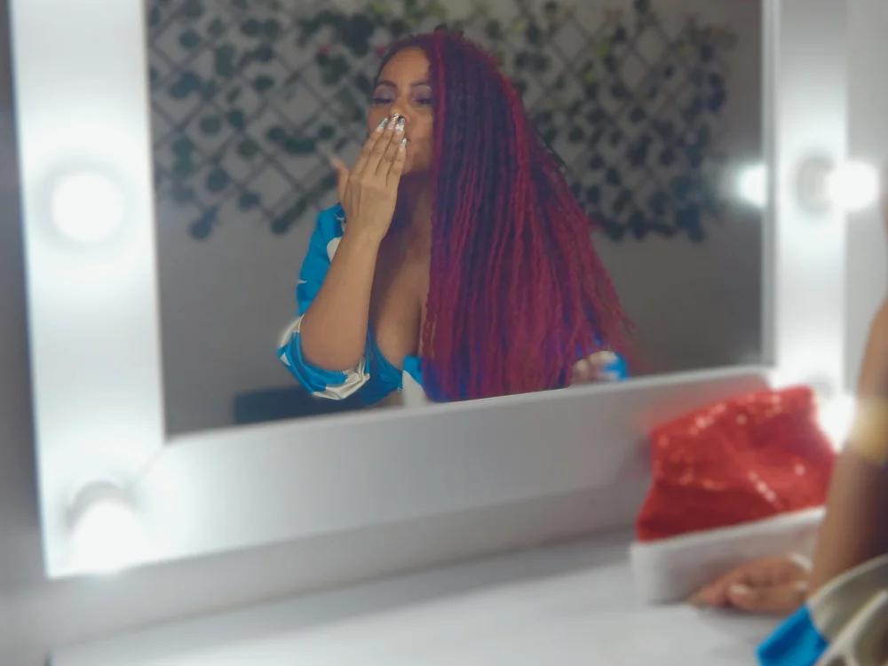 Salome_28 離線 XXX 聊天