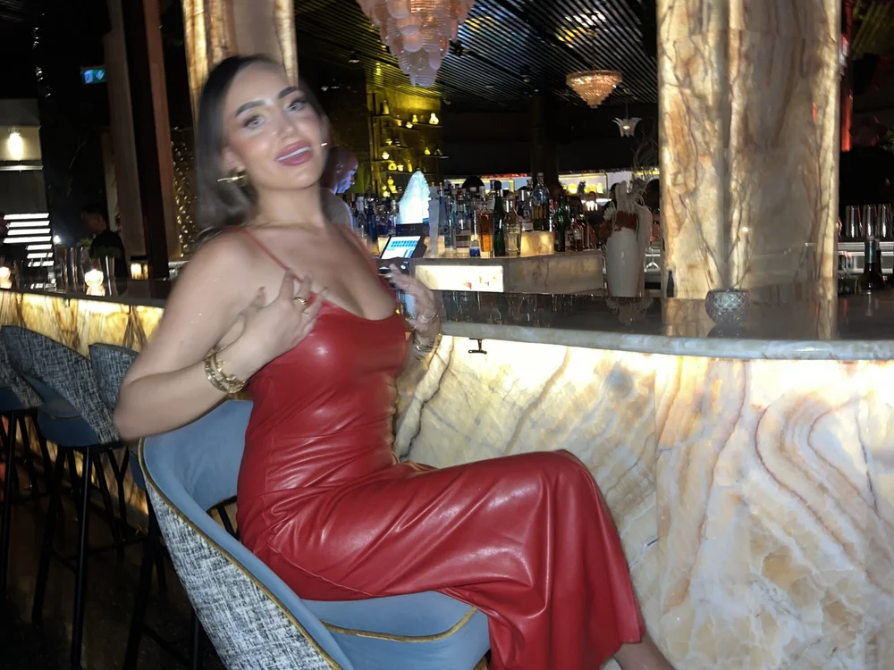ZaraDior's Offline Chat Room