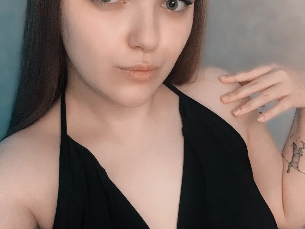 Ladyavrora's Offline Chat Room