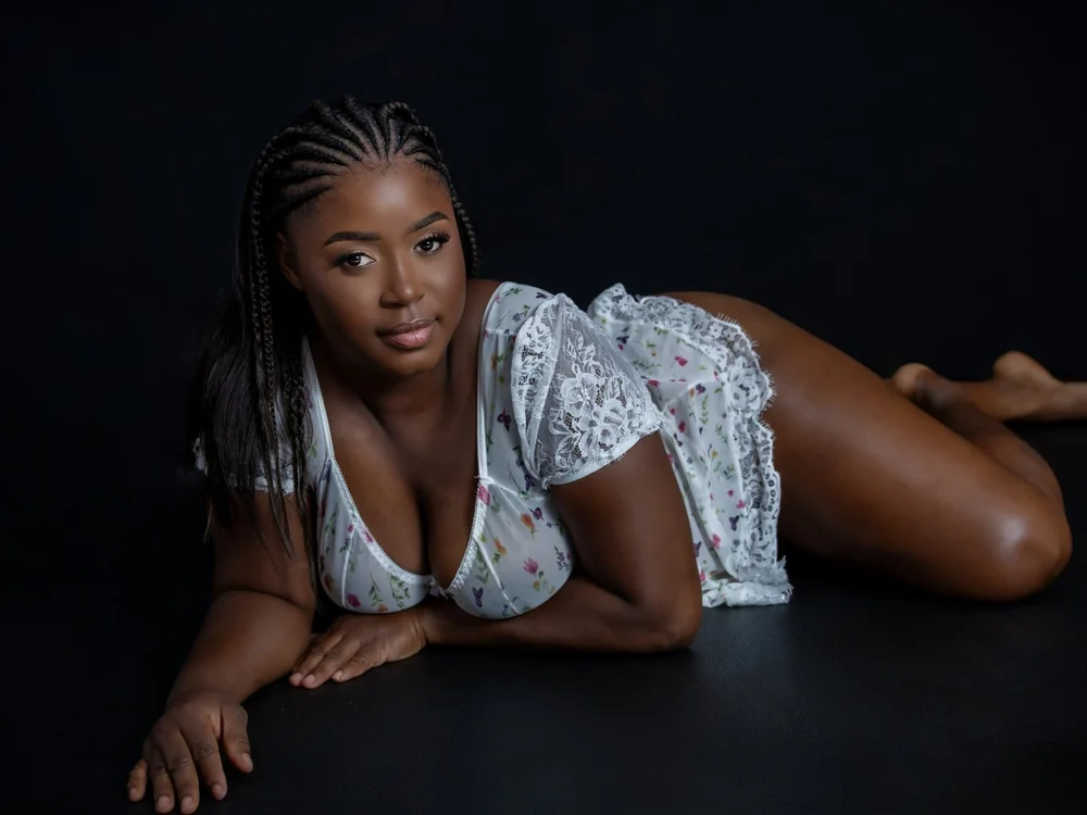 Chleo__: офлайн-секс-чат