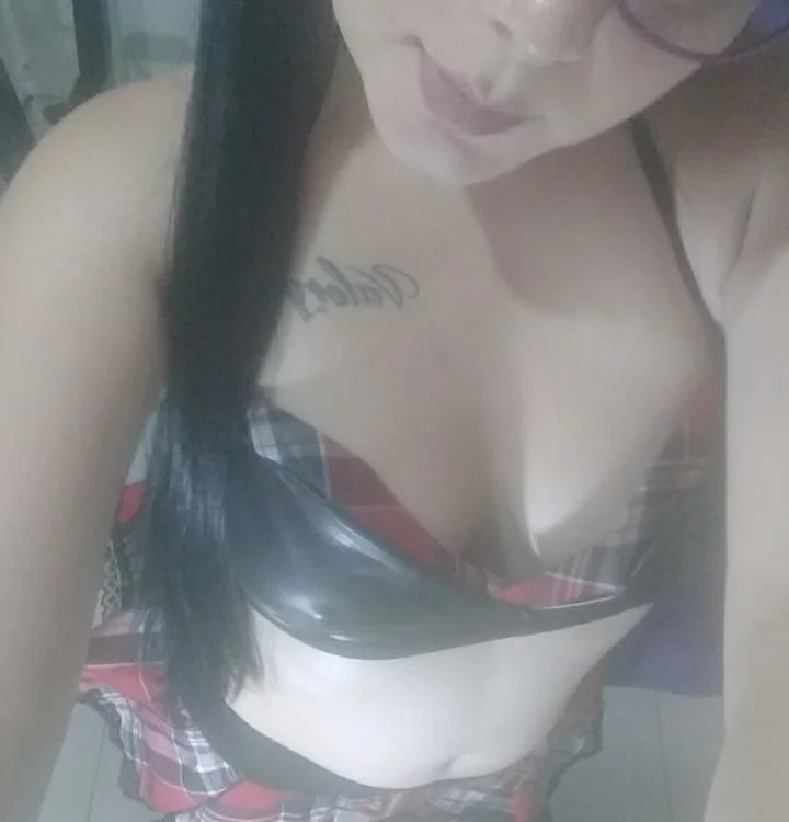lea_gold's Offline Chat Room
