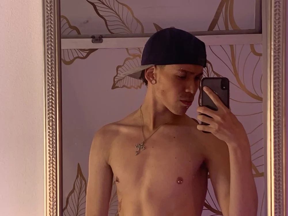 Offline XXX chat modela Noahh_Saenz