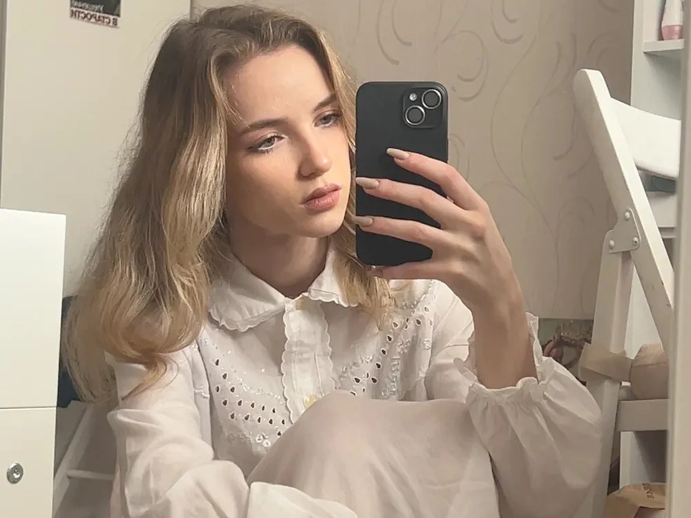 PhilippaDevon's Offline Chat Room
