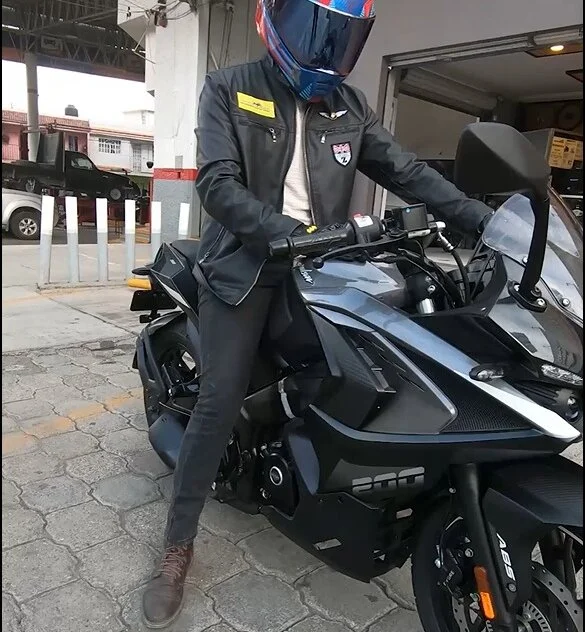 Pacheco_6915's Offline XXX Chat