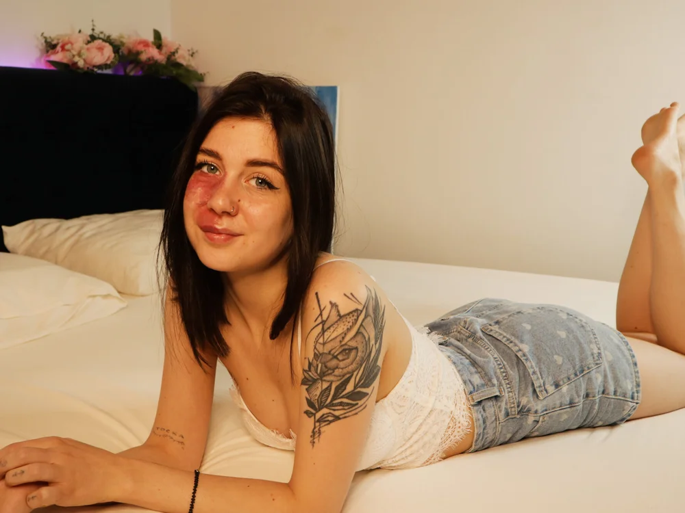 Shine_banny_'s Offline XXX Chat