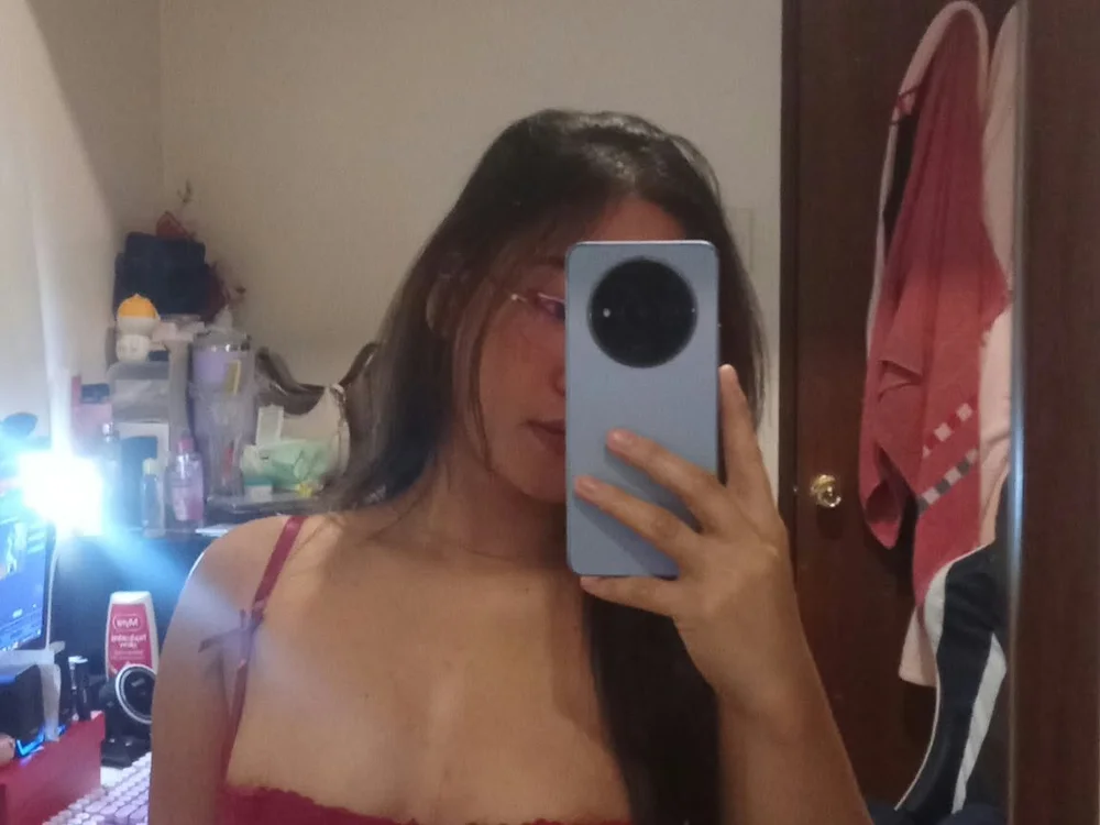 sluttybarbie_chai's Offline XXX Chat