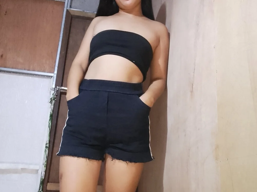 Darkbeuaty_26 Adlı Modelin Çevrimdışı XXX Sohbeti