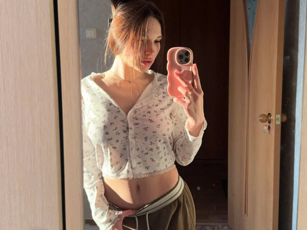 AliceCashle live cam model on stripchat