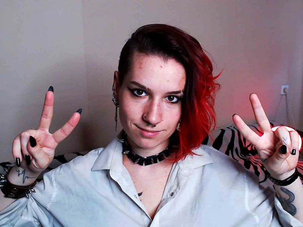 Miya_Wey_ Offline XXX-Chat