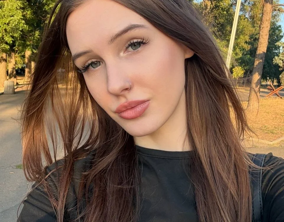 EmilyMiar's Offline Chat Room