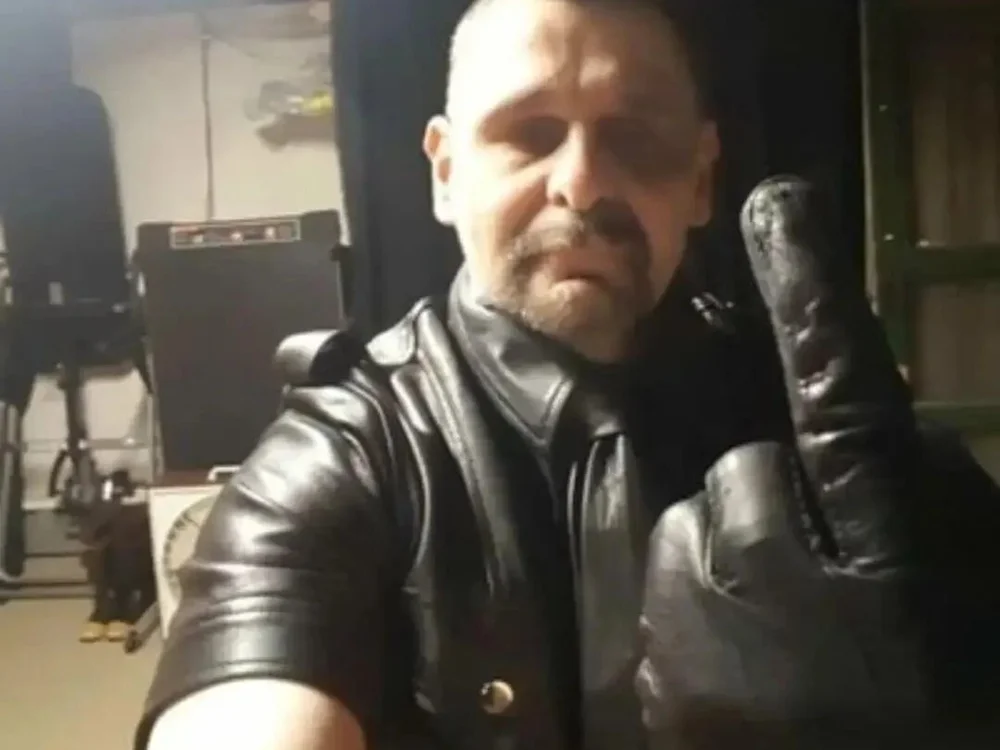 LEATHERBOUND7's Offline Chat Room
