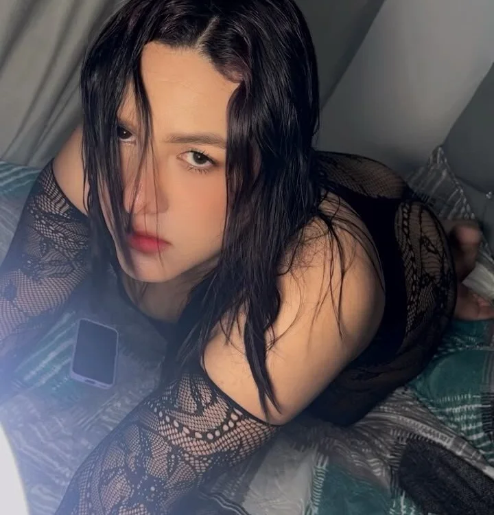 helly_15 অফলাইন XXX চ্যাট