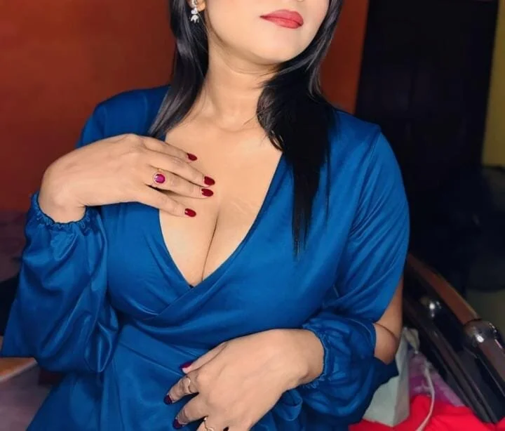 HOT_Janvi01