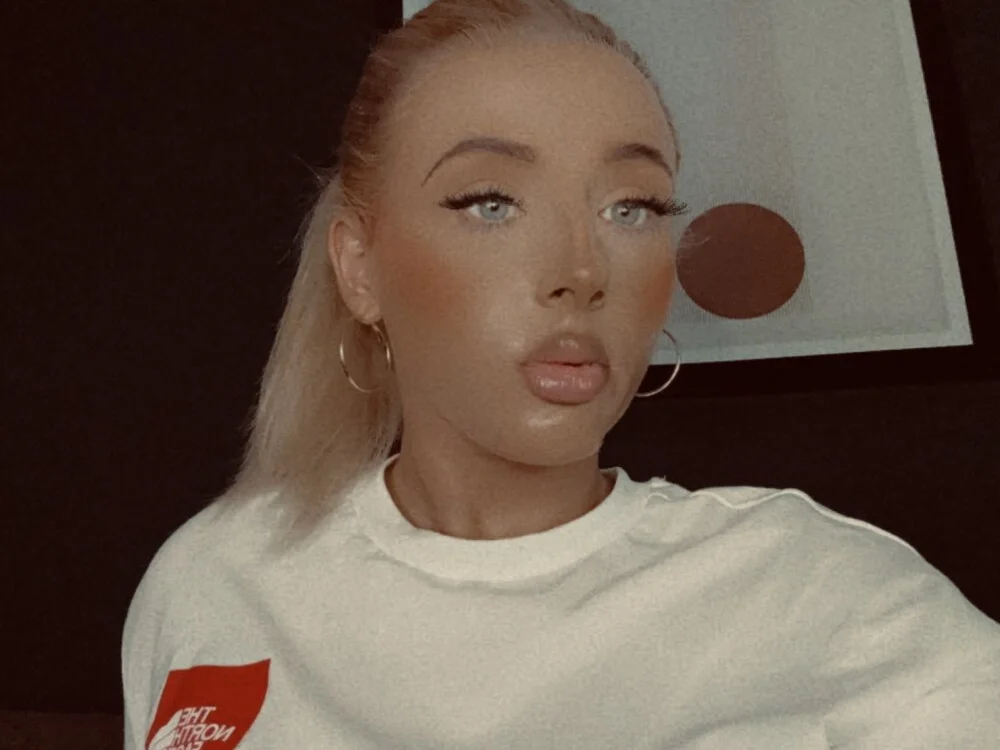 Strongqueen offline XXX-chatje