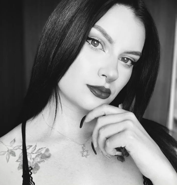 Chatroom XXX hors ligne de OphelianaRose33