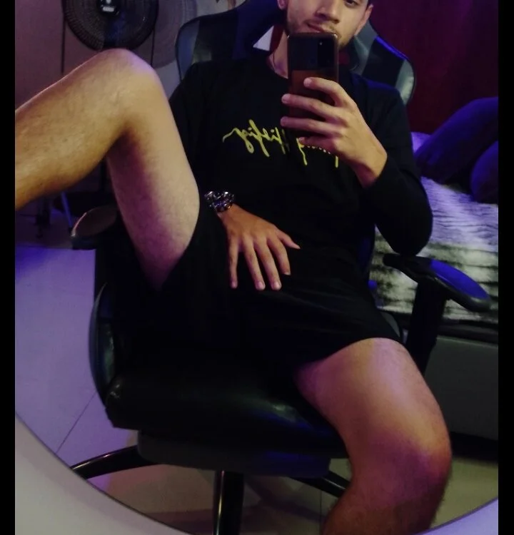 Alex_sunsett's Offline Chat Room