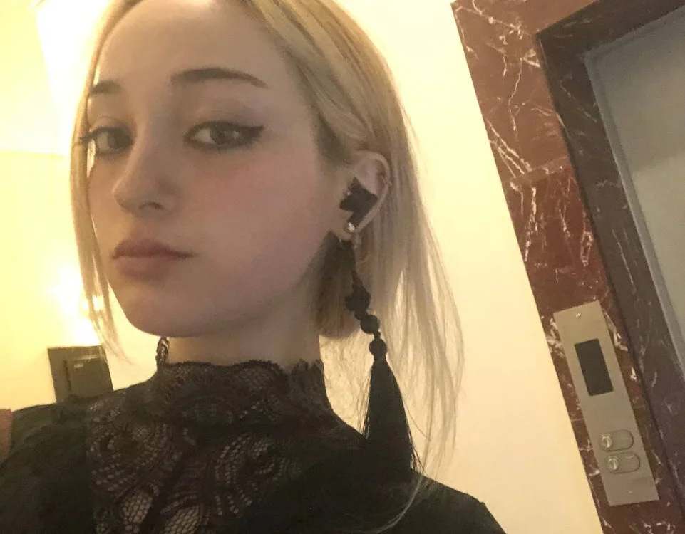 ArielBonier: офлайн-секс-чат