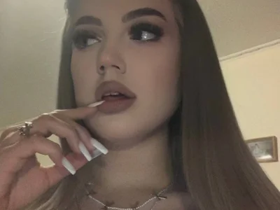 TaisiaBrunch Female Newbrunettes Webcam Nude