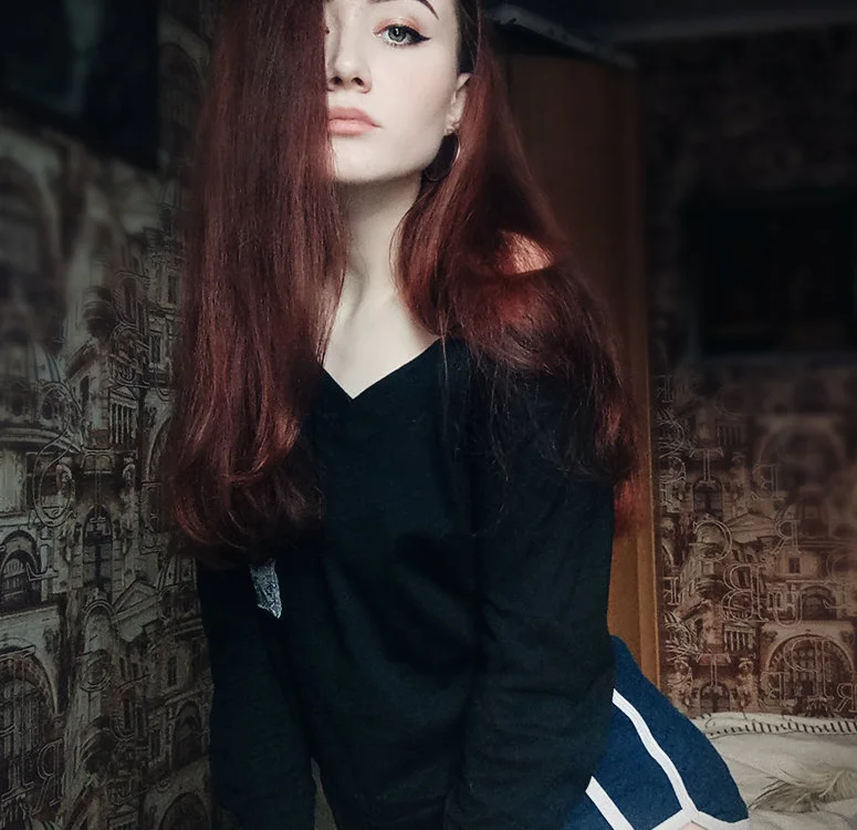 RedHelena's Offline Chat Room