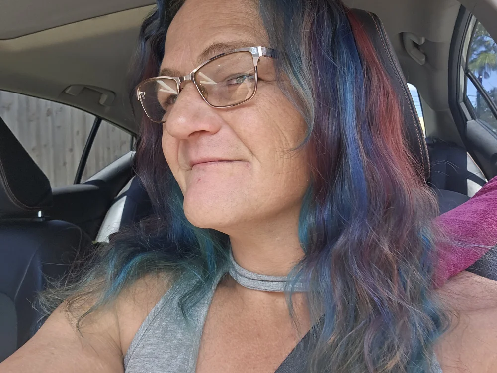 PinellasQueenB's Offline Chat Room