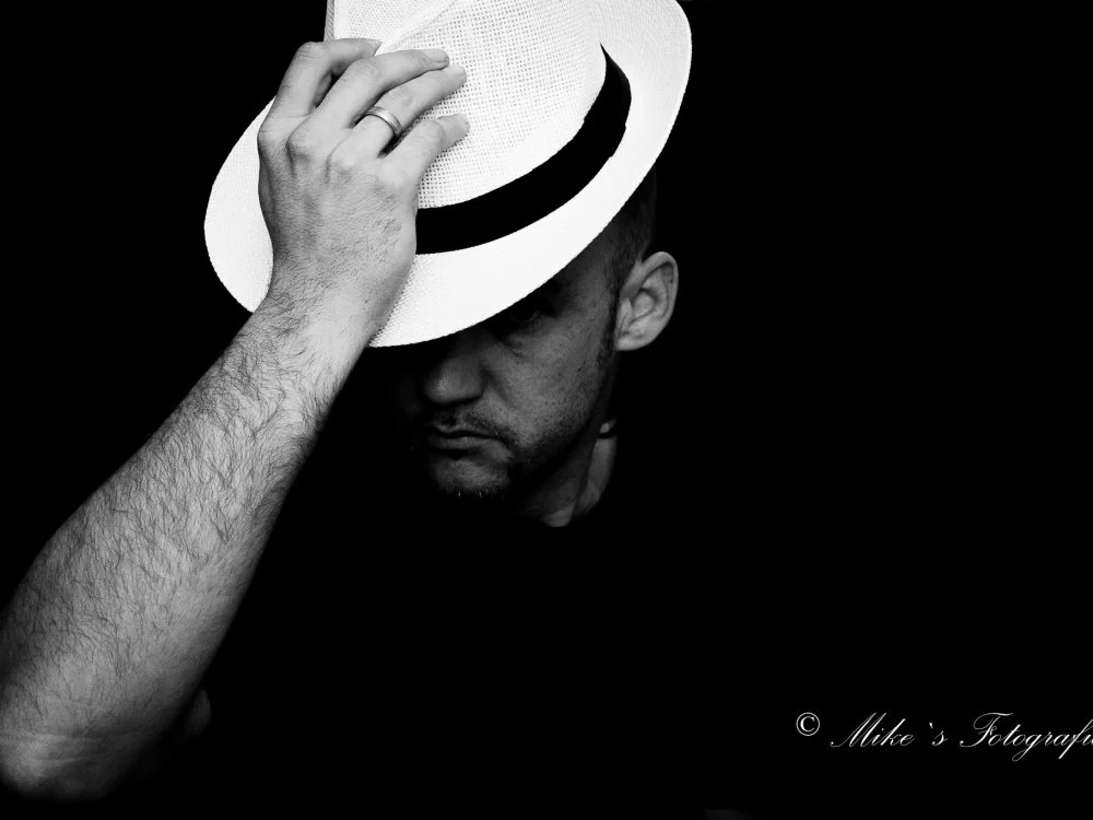 andy84700 অফলাইন XXX চ্যাট