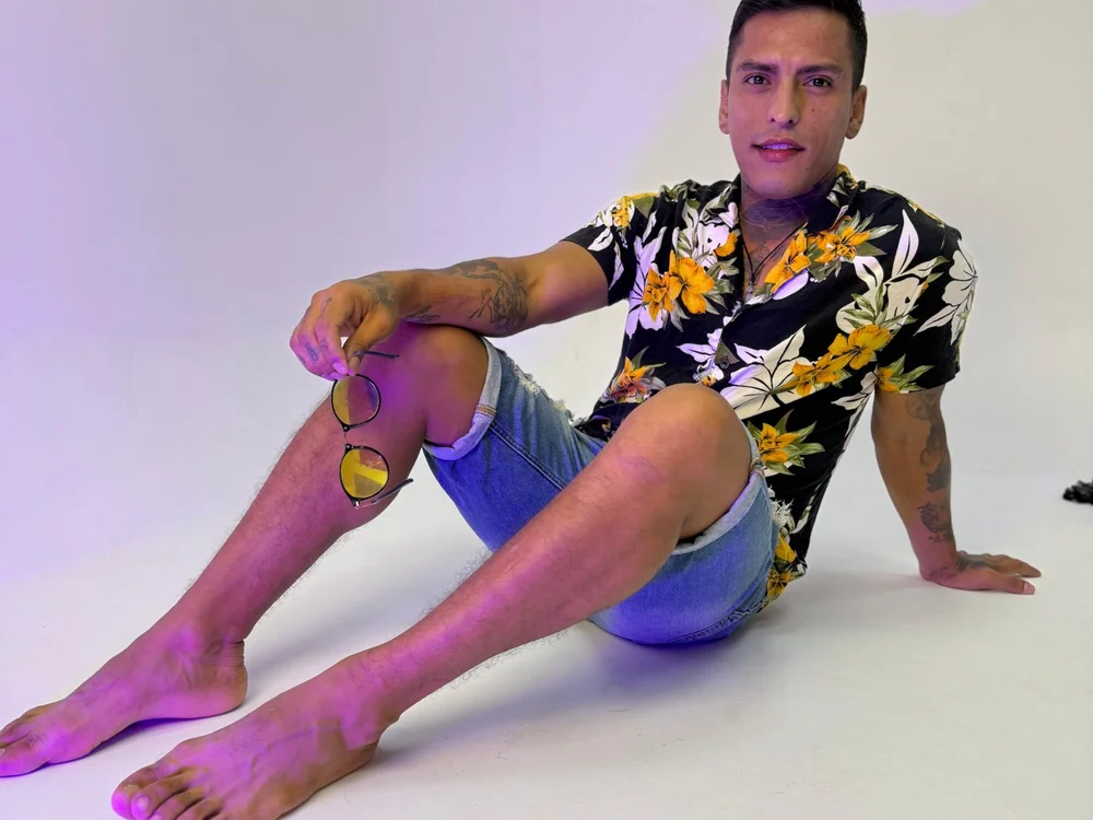 Victor_Montero's Offline Chat Room