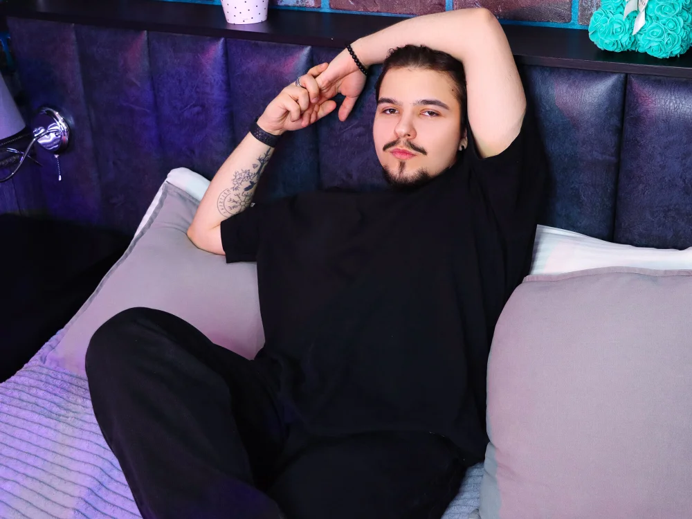 GeraldBranton's Offline Chat Room