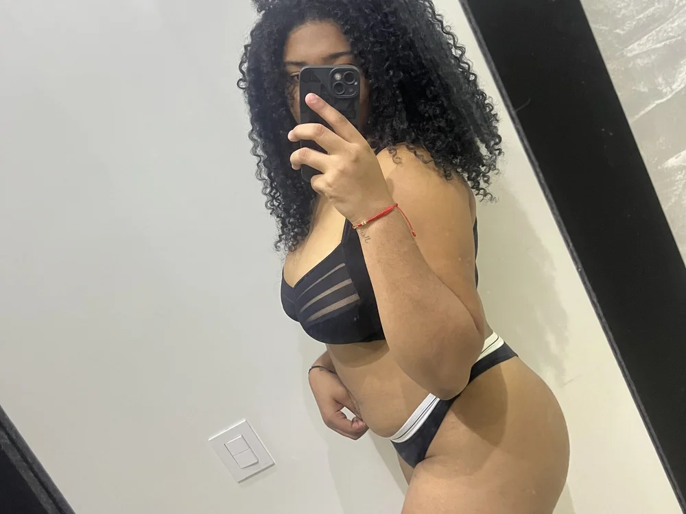 Daniella_02's most recent online preview