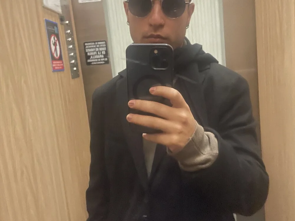 Esteban2704's Offline Chat Room