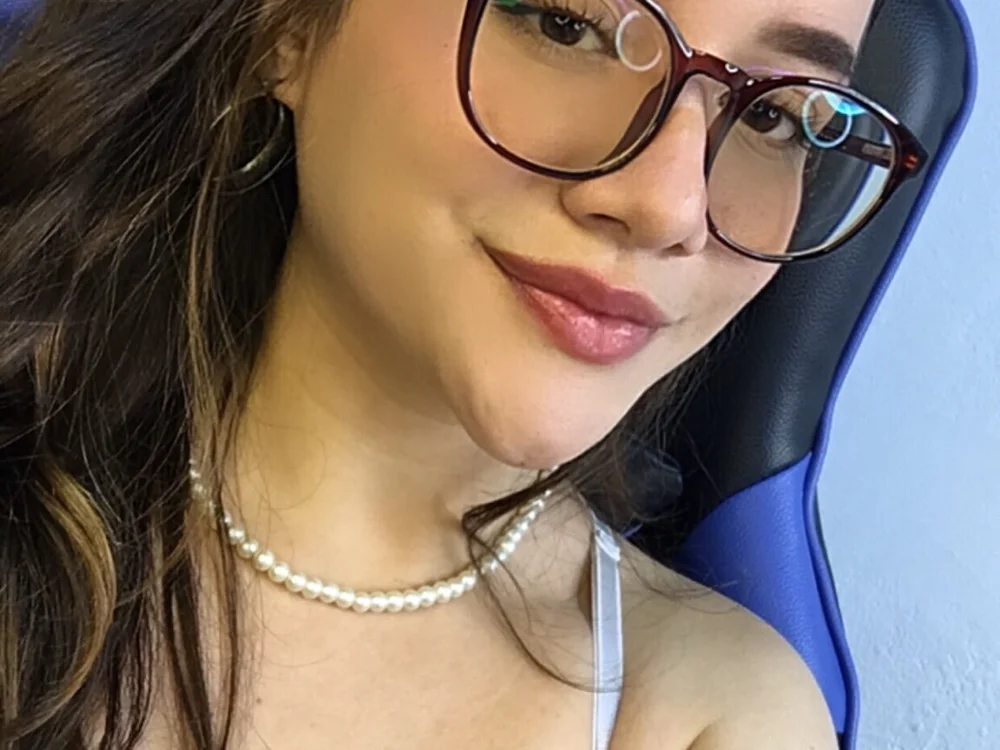 Chloe_Montes' Offline XXX Chat