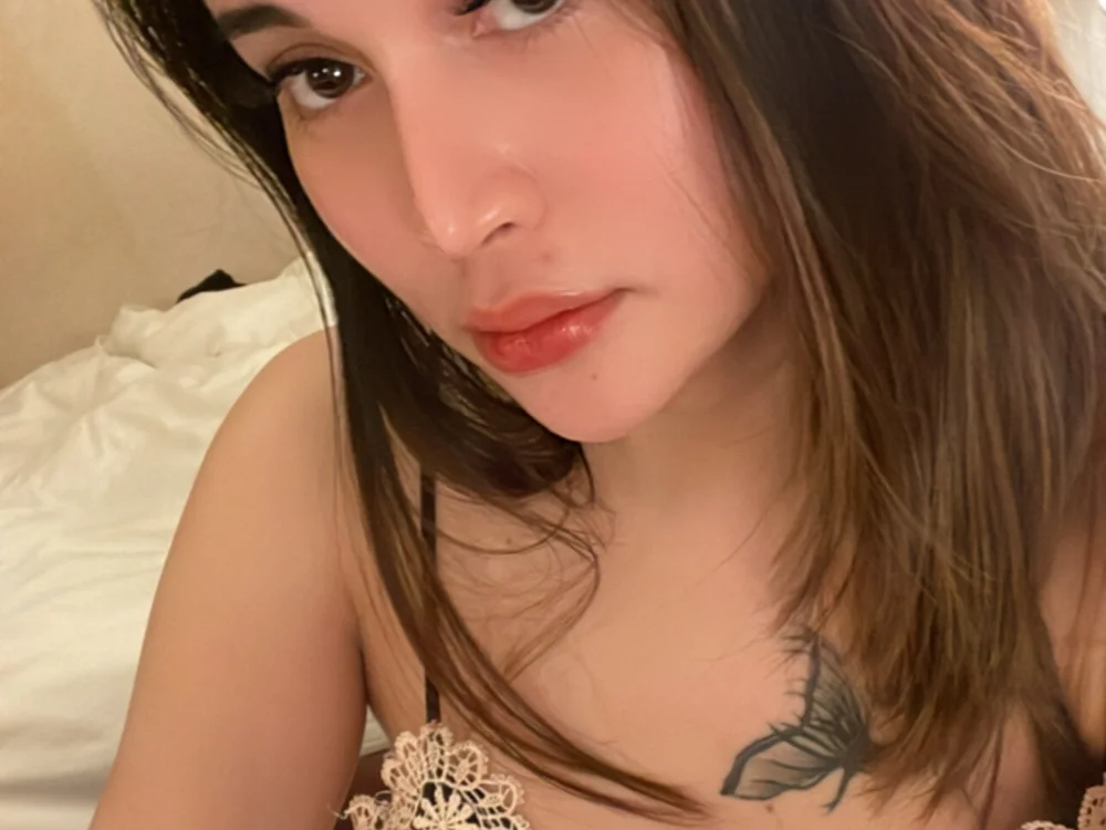 Promiscuous_Dominique's Offline Chat Room