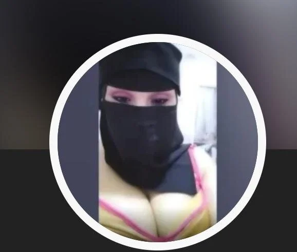 Amira_Egypt Adlı Modelin Çevrimdışı XXX Sohbeti