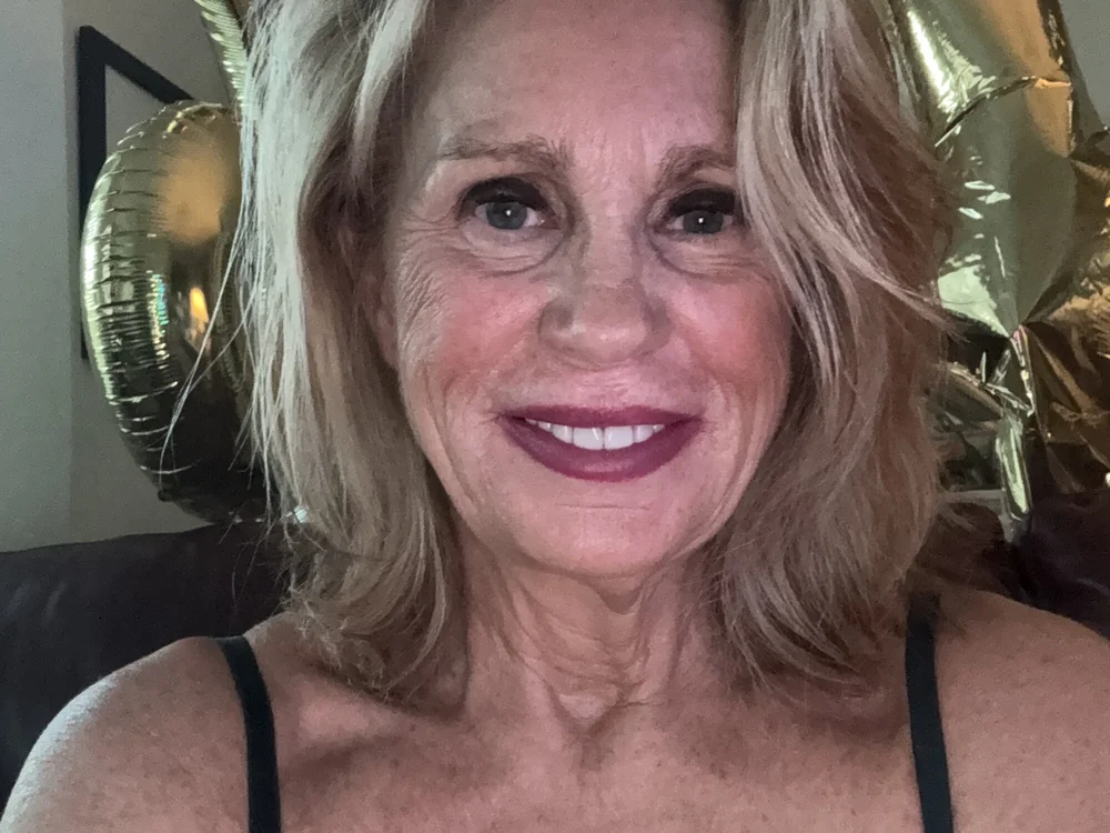 hotblondemilf1962's Offline XXX Chat