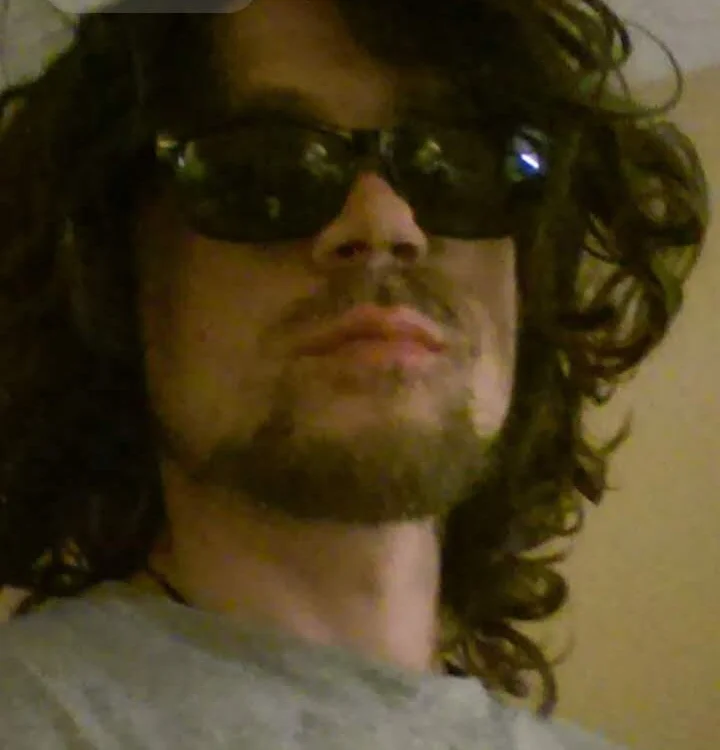 eheatonable's Offline Chat Room