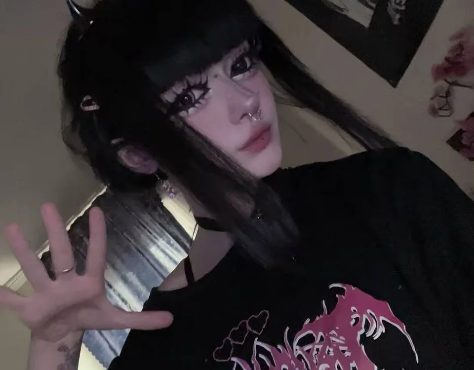 HolyCute Chat XXX offline