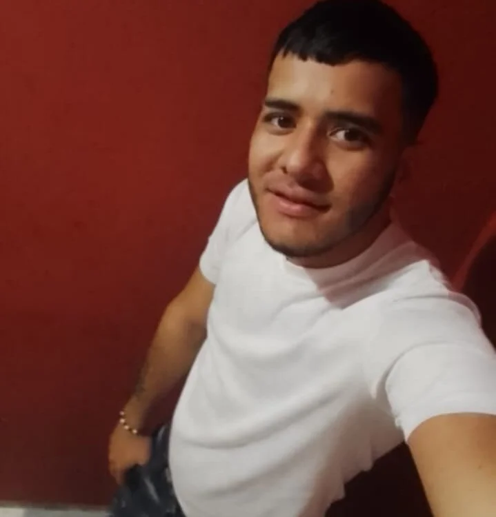 latinboyyth's Offline Chat Room