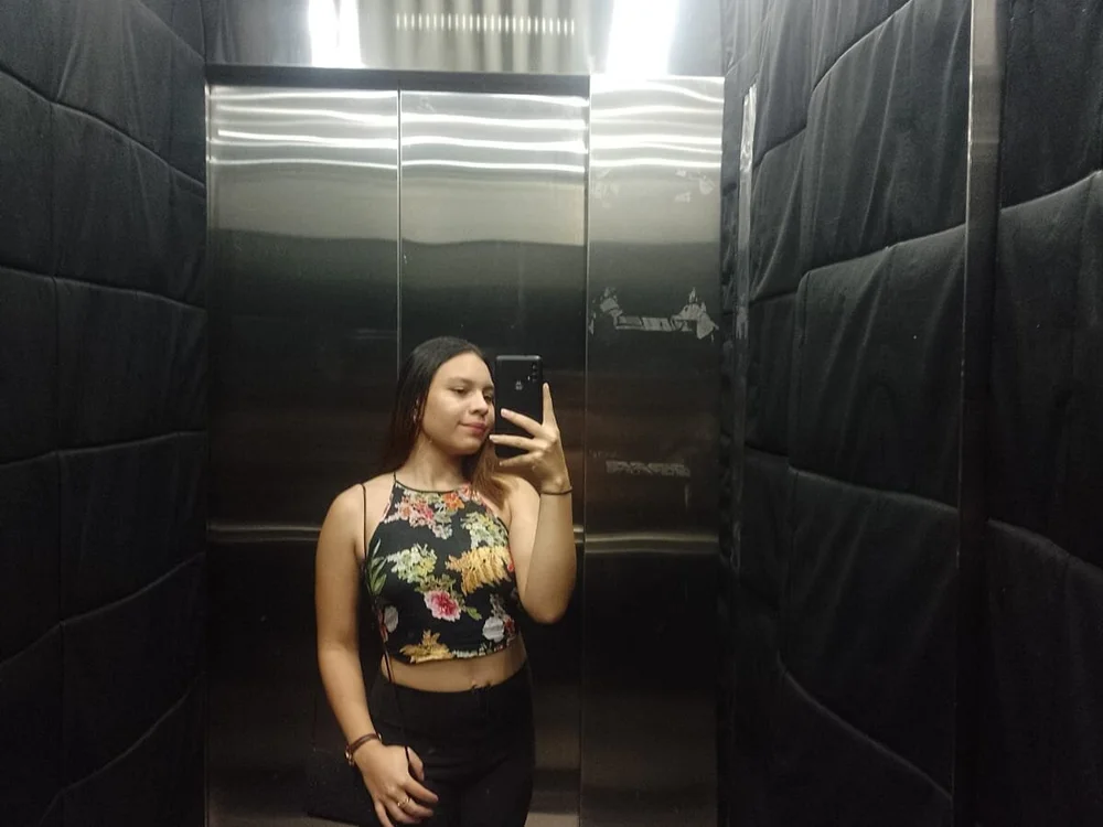 Hot-Couple--18's Offline XXX Chat