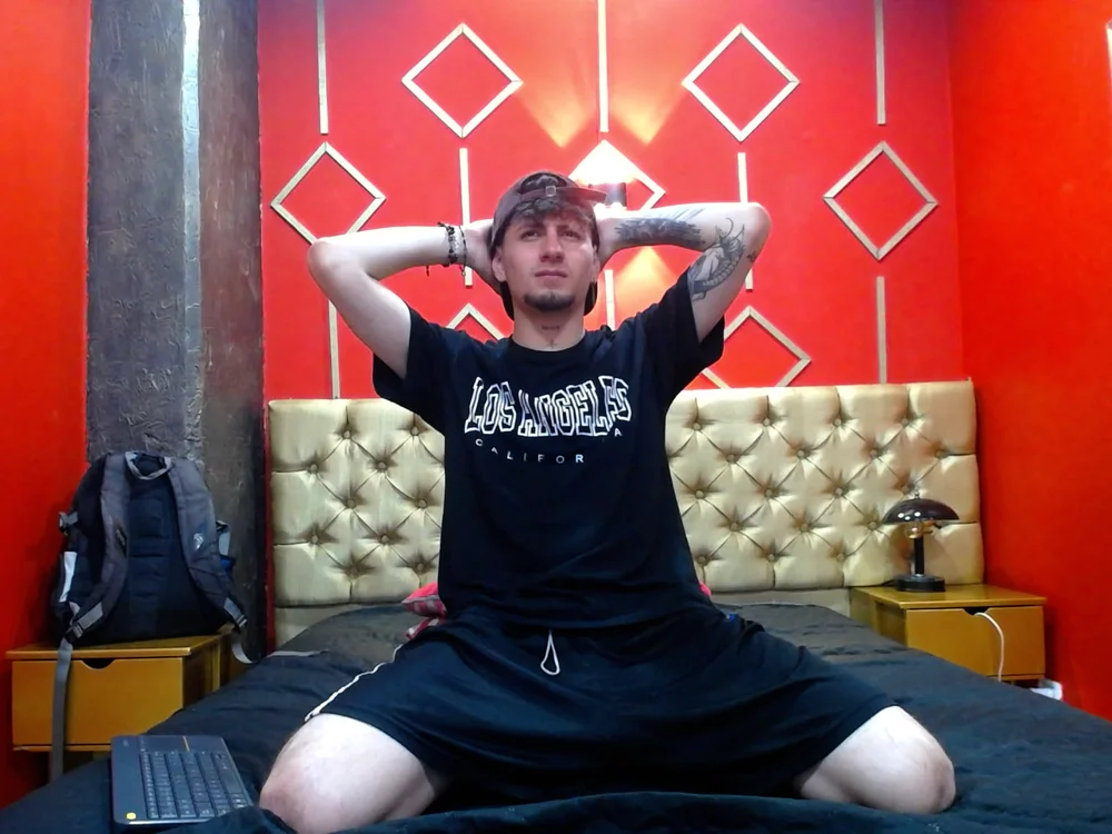 MaikHot_Model's Offline XXX Chat