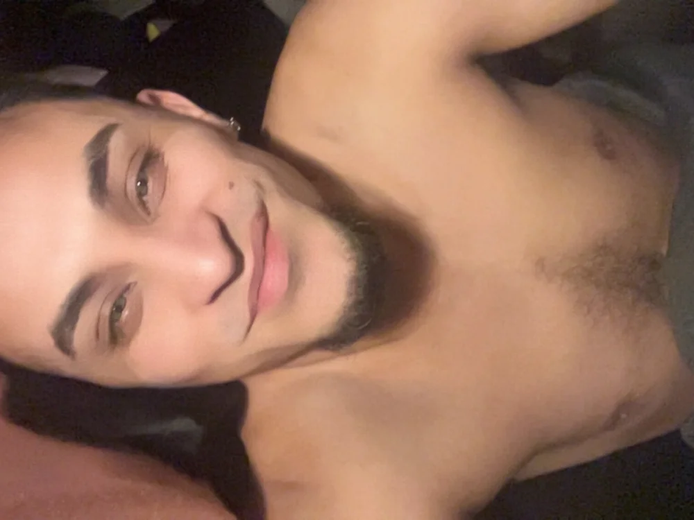 strongdong420's Offline Chat Room