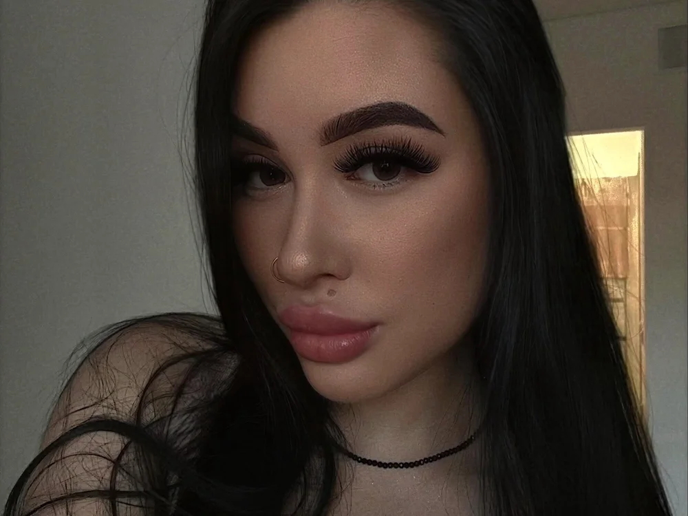 CatXWoman's Offline Chat Room