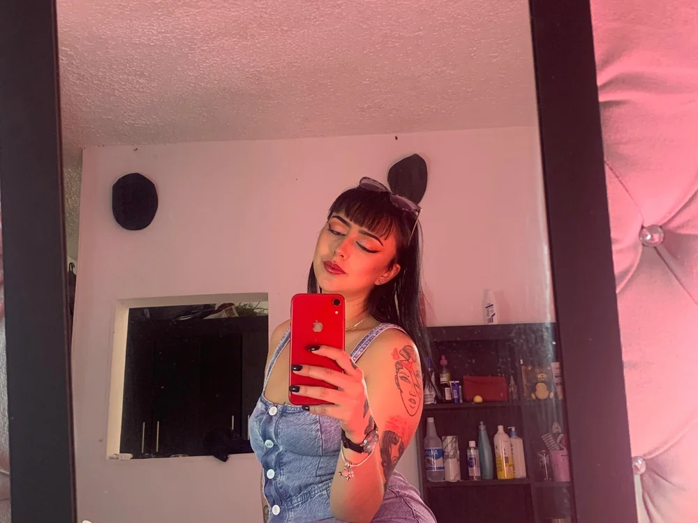 Emily_hot777 offline chatrum
