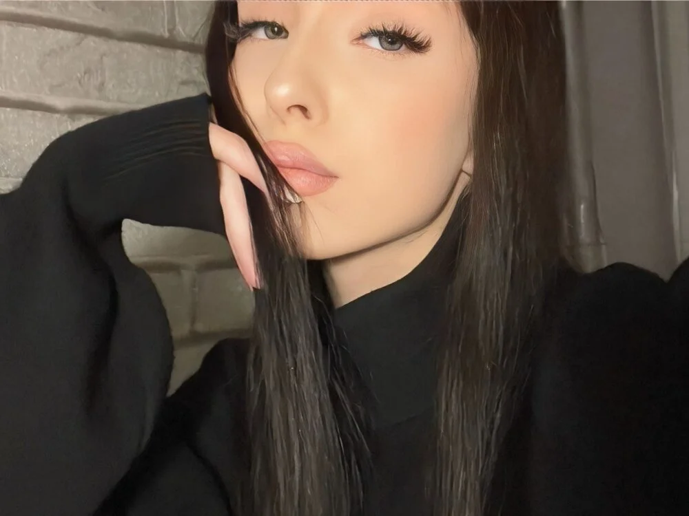 Yasmin_Kass' Offline XXX Chat