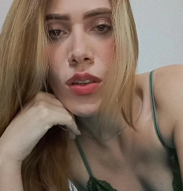 Eliana_Suaress' Offline XXX Chat