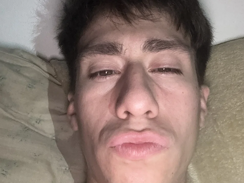 Juliancam1's Offline Chat Room